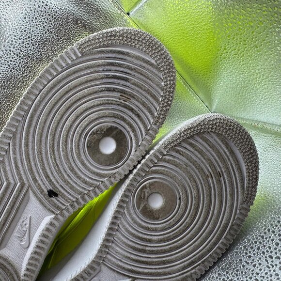 Size 9.5 - Nike Air Force 1 '07 LV8 Volt Mens Neon Athletic Sneakers AJ9505 -700 - Picture 10 of 11